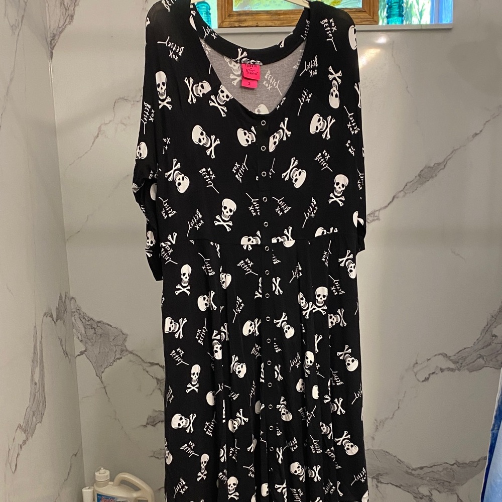 Betsey Johnson by Torrid Black and White Skull Print womens Dress